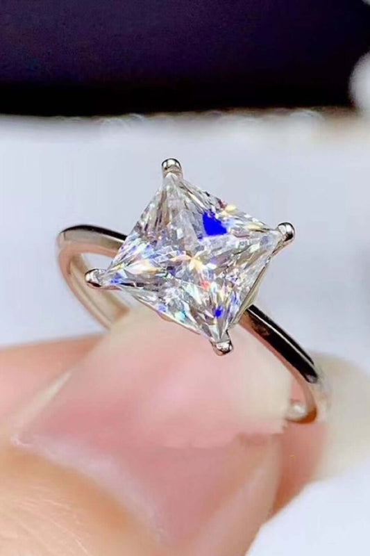 Dazzling Alternatives: Why Moissanite Outshines Diamonds