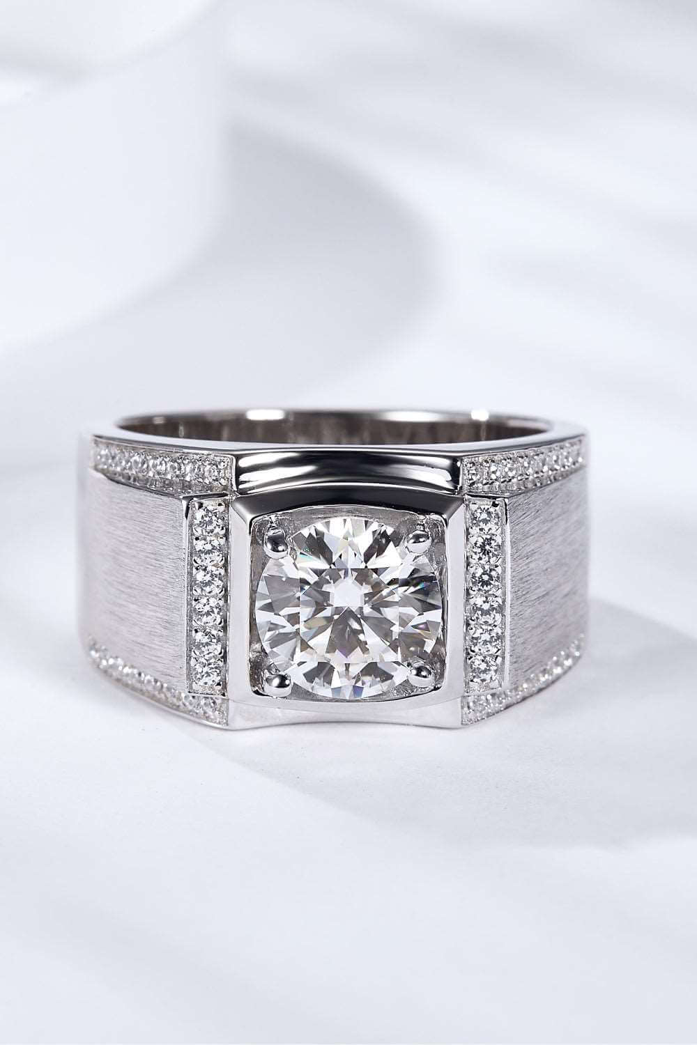 1 Carat Moissanite Ring